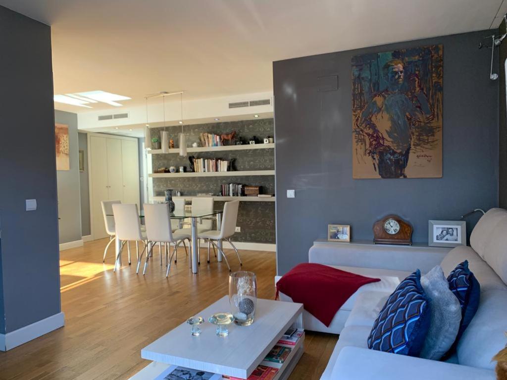 Apartment Luxury Aparment In *